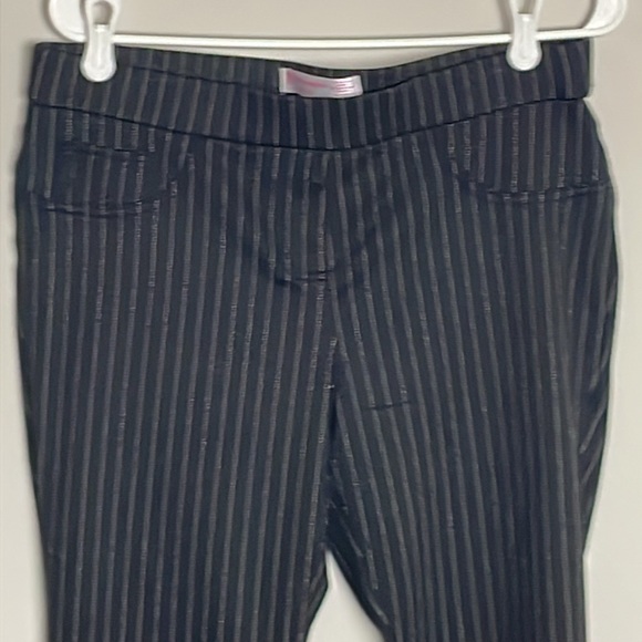 No Boundaries Black Pull on Stretch Dress pants- Junior (Large) 11-13 - Picture 2 of 14